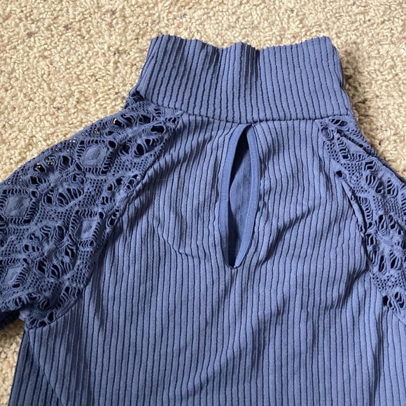 Lace long sleeved stretch cami-top - Picture 3 of 4